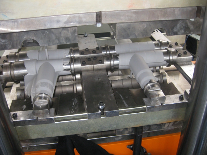 ماكينة حقن كهربائية