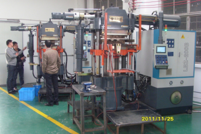 Machine d'injection de silicone liquide