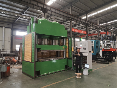 High Speed Injection Molding Machine