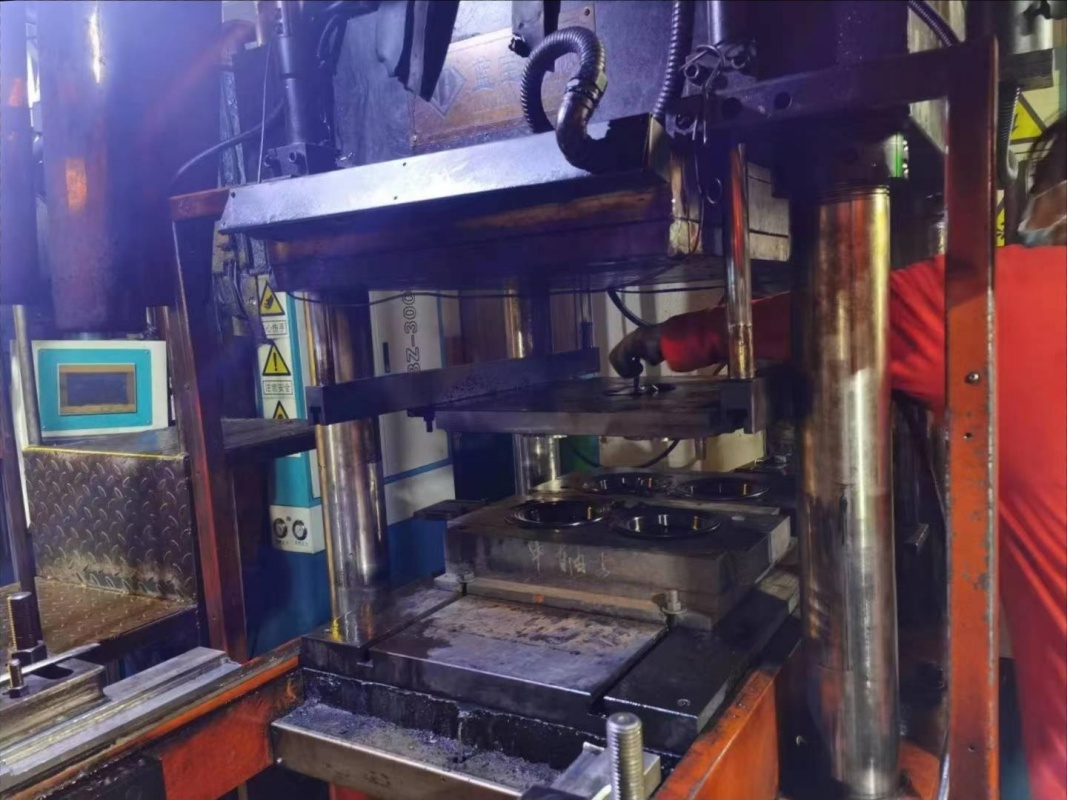 Gummiformausrüstung